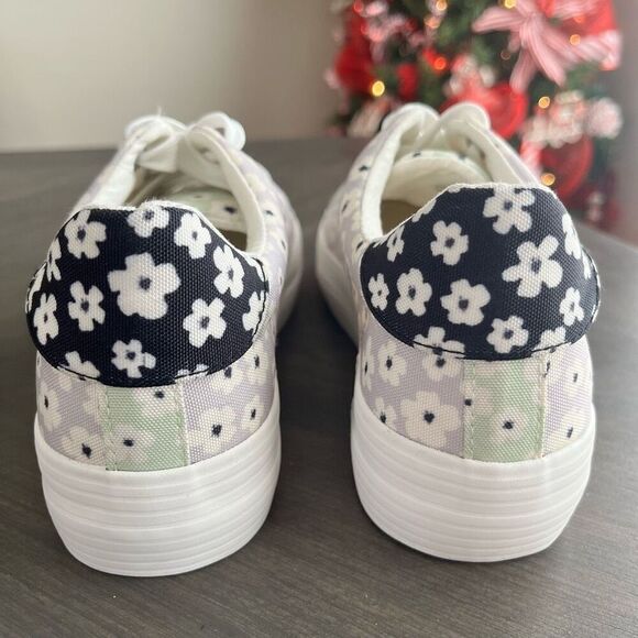 CALL IT SPRING Viollett Platform Sneaker in White Floral Size 6.5 NEW - Picture 11 of 15